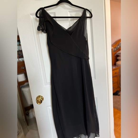 Perfect little black dress. Stretch very comfortable. Size 16. Made in Australia - Picture 3 of 5